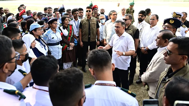 PM urges youths to join dengue prevention drive, sets hospital deadline