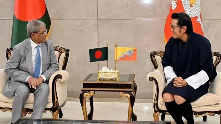 Bhutanese King makes brief stopover at HSIA, meets President