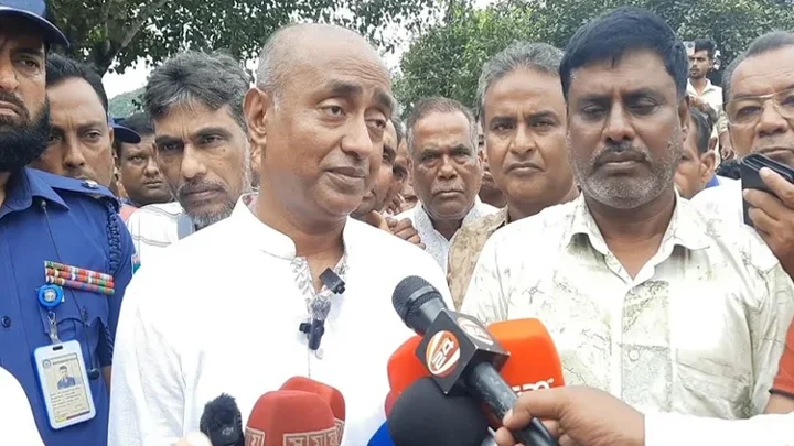 Law minister warns of stern action
against hoarding, market syndicates