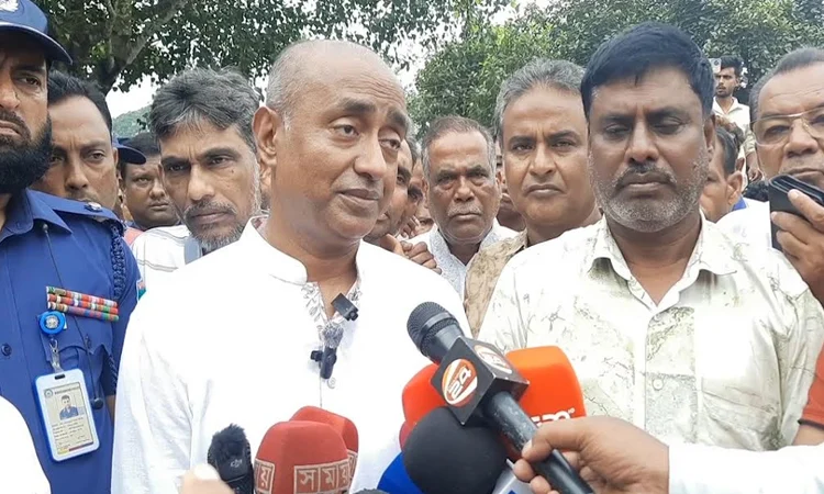 Law minister warns of stern action 
against hoarding, market syndicates