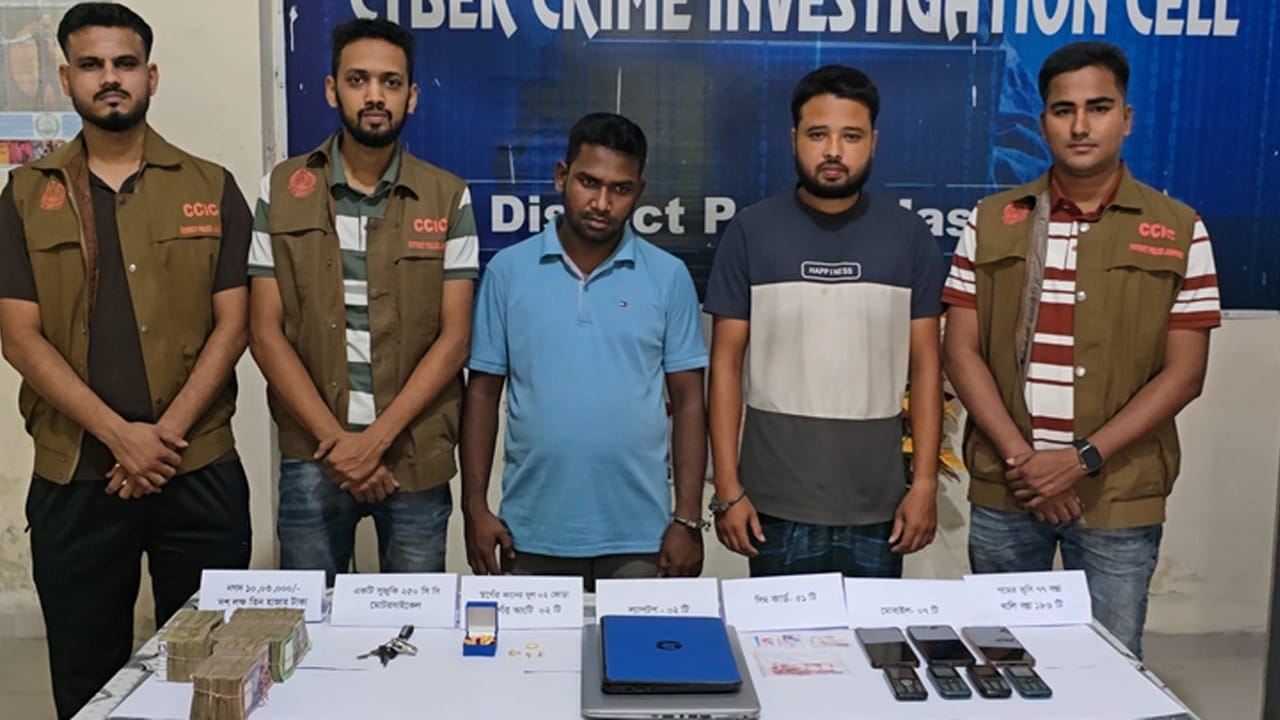 Police detain two members of fraud gang in Jashore