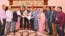 Media must play responsible role in protecting democracy: President
