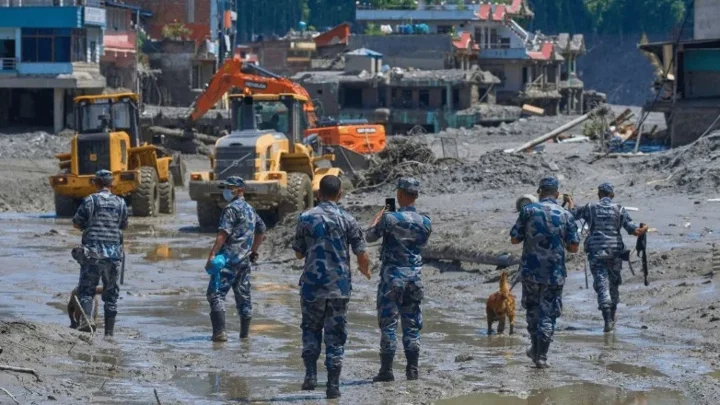 Death toll nears 400, rescuers search for 1,400 missing