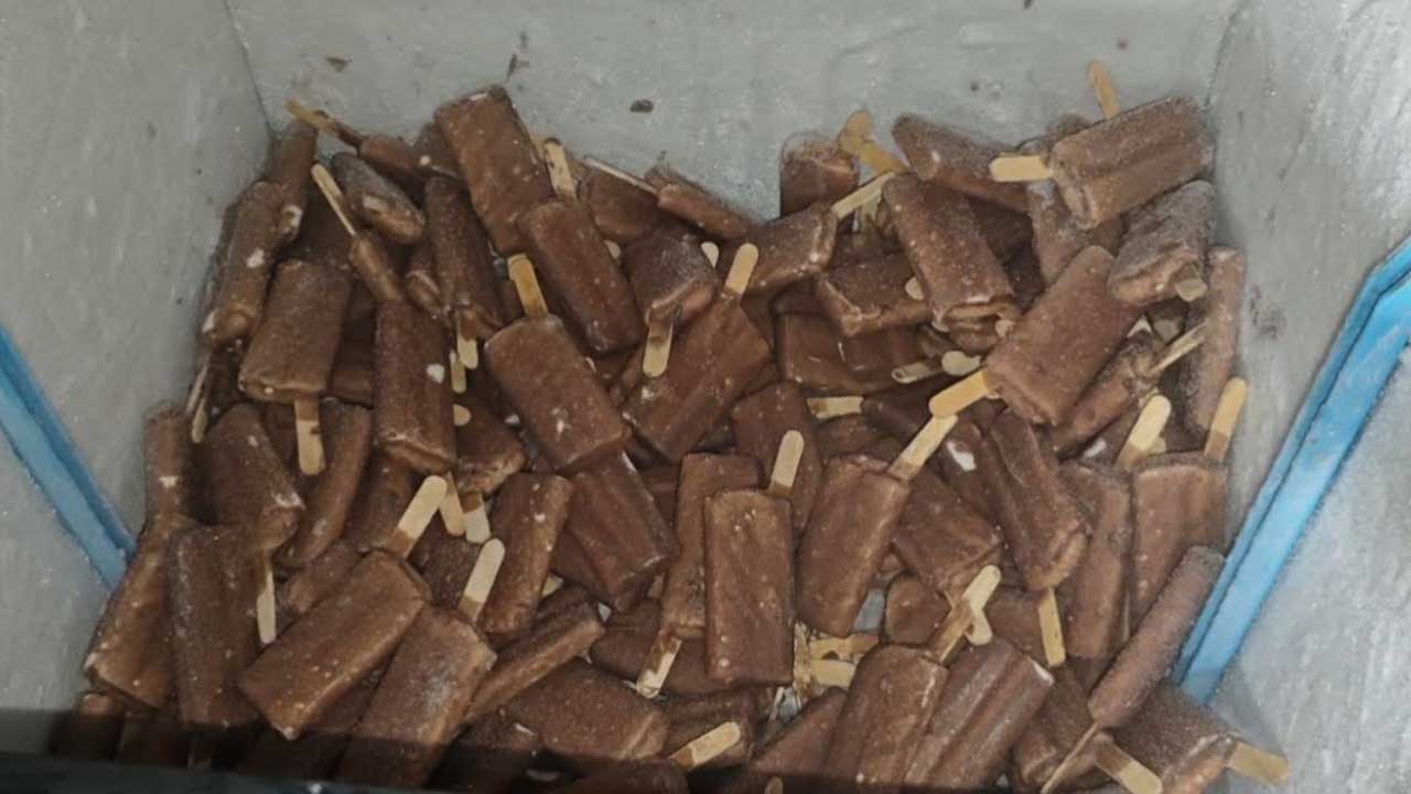 অনুমোদনহীন কারখানায় আইসক্রিম উৎপাদন, স্বাস্থ্যঝুঁকিতে শিশুরা