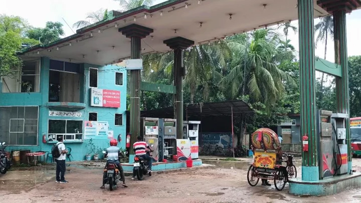 পিরোজপুরের ফিলিং স্টেশনগুলো প্রায় ক্রেতাশূন্য