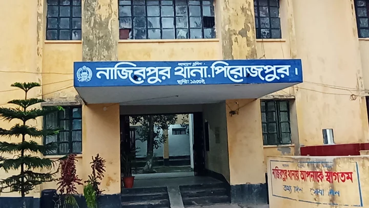 ২০ লাখ টাকা চাঁদা চেয়ে হুমকি, মেয়েকে নিয়ে বাড়িছাড়া প্রধান শিক্ষক
