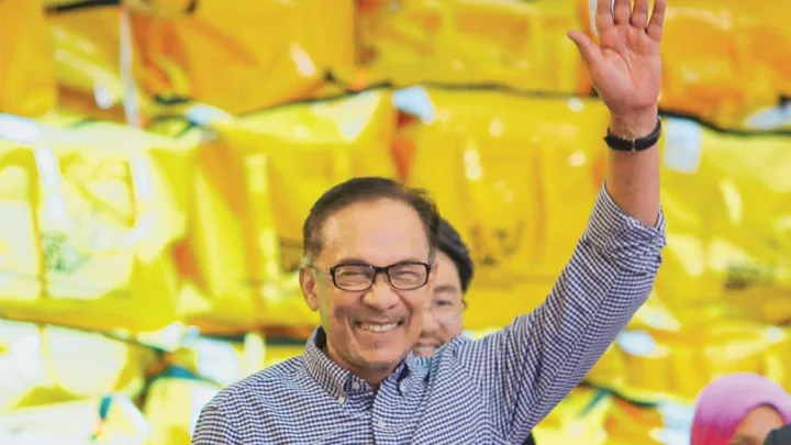 Malaysian premier says early election calls under consideration