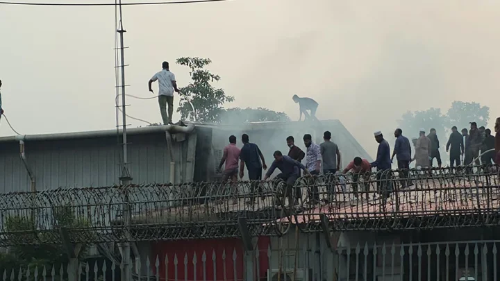 Fire breaks out at Ibn Sina Pharmaceuticals factory in Gazipur
