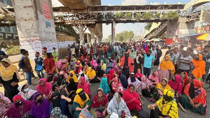 Uttara garment workers block highway: Created public suffering