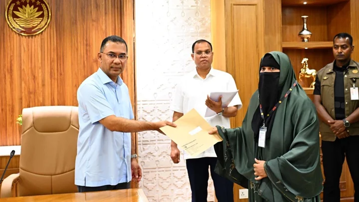 জুলাইয়ে শহীদ-আহত ১০ পরিবারের সদস্যদের চাকরির নিয়োগপত্র দিলেন প্রধানমন্ত্রী