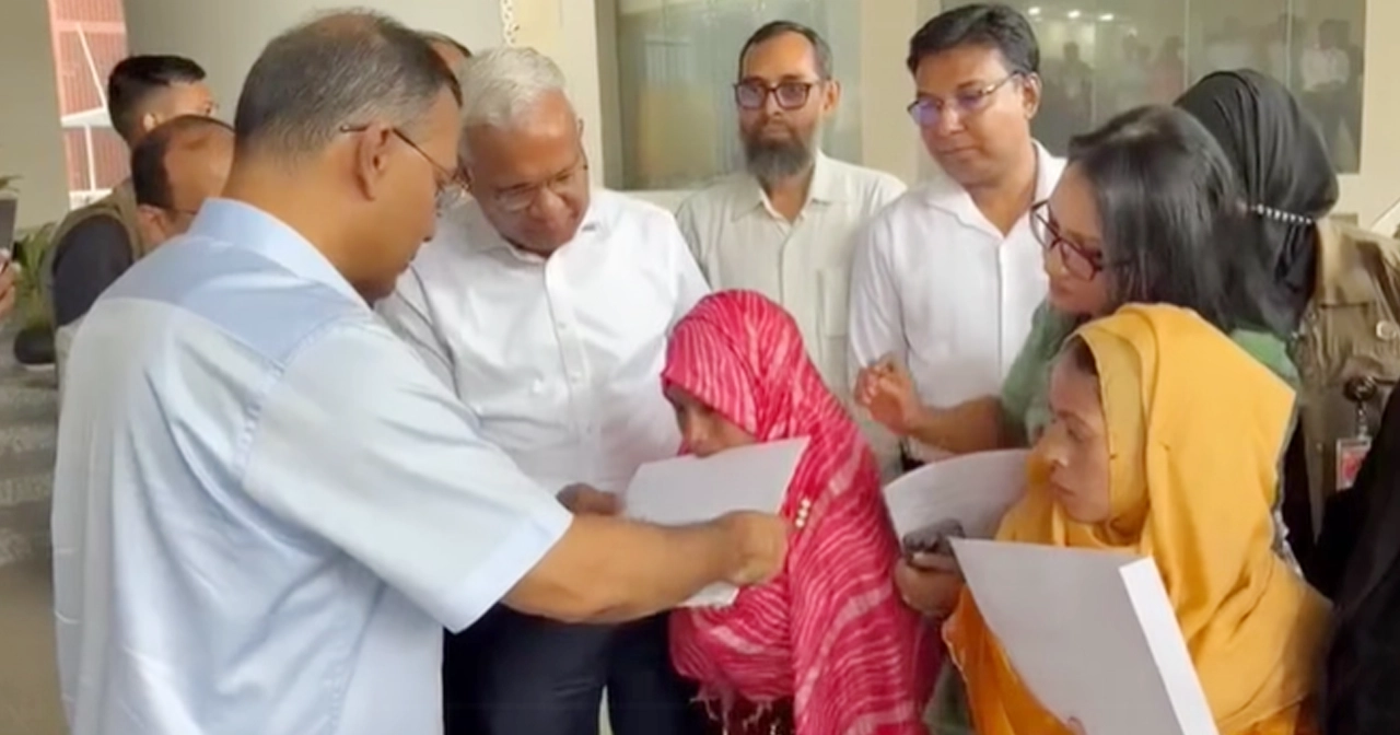 প্রধানমন্ত্রীর হাত থেকে নিয়োগপত্র পেয়ে উচ্ছ্বসিত ৩ শারীরিক প্রতিবন্ধী