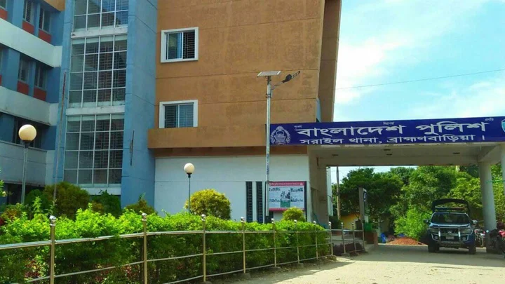 প্রবাসী স্বামীর সঙ্গে মোবাইলে কথা কাটাকাটি, ফাঁস নিলেন তরুণী