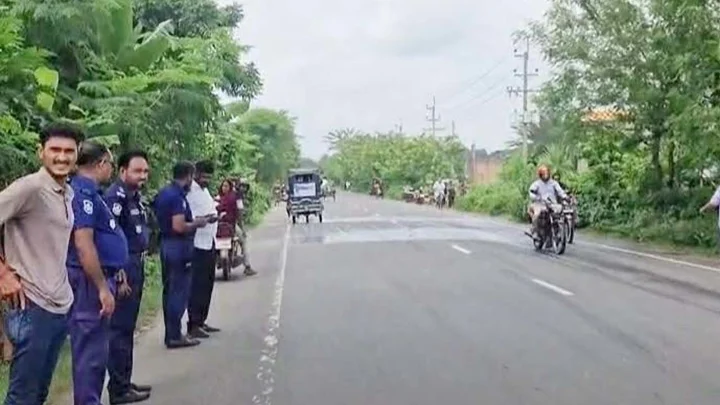 সাতক্ষীরায় বাসের চাকায় পিষ্ট হয়ে বৃদ্ধ নিহত