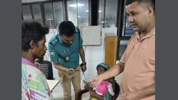 ফ্লাইওভারে পড়ে থাকা মুমুর্ষ ৯ মাসের শিশুকে হাসপাতালে পাঠাল পুলিশ