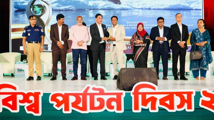 বর্ষসেরা ট্যুরিজম কনটেন্ট ক্রিয়েটর পুরস্কার পেলেন সালাহউদ্দীন সুমন
