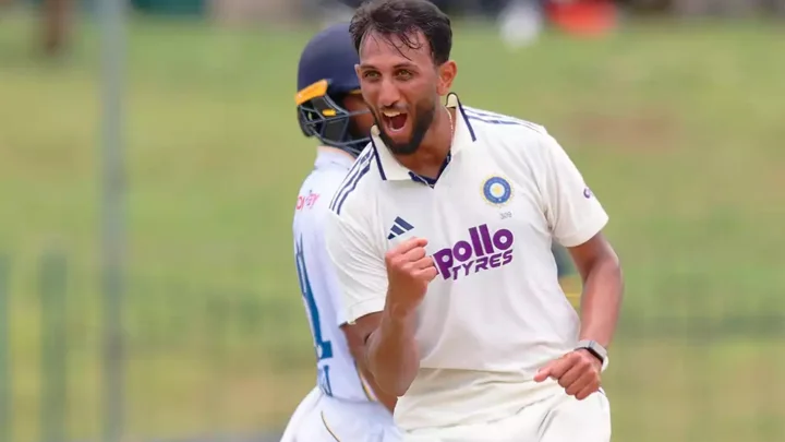দিনুশার লড়াইয়েও ভারতের মুঠোয় কলম্বো টেস্ট
