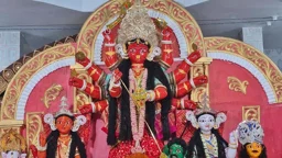 ৩০০ বছরের ঐতিহ্য, মৌলভীবাজারে ‘লাল দুর্গা’ দেখতে ভিড়