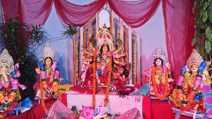 চাকমা পরিবারের উদ্যোগে খাগড়াছড়িতে প্রথমবার দুর্গাপূজা