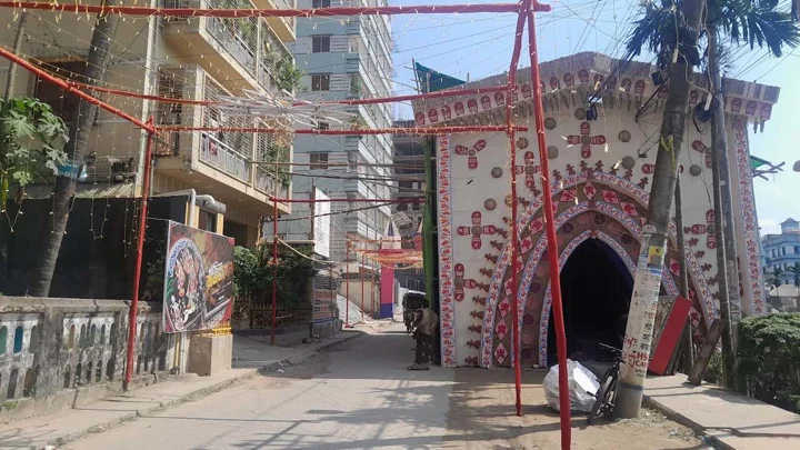 কুমিল্লার নানুয়াদিঘির সেই মণ্ডপে দুর্গাপূজা, কড়া নজরদারি