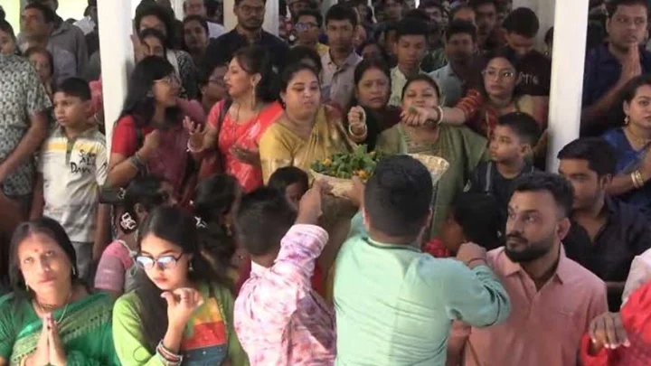 ধূপ-ঢাকের ধ্বনিতে মহানবমীর ভক্তি, ময়মনসিংহের মণ্ডপে মণ্ডপে বিদায়ের সুর