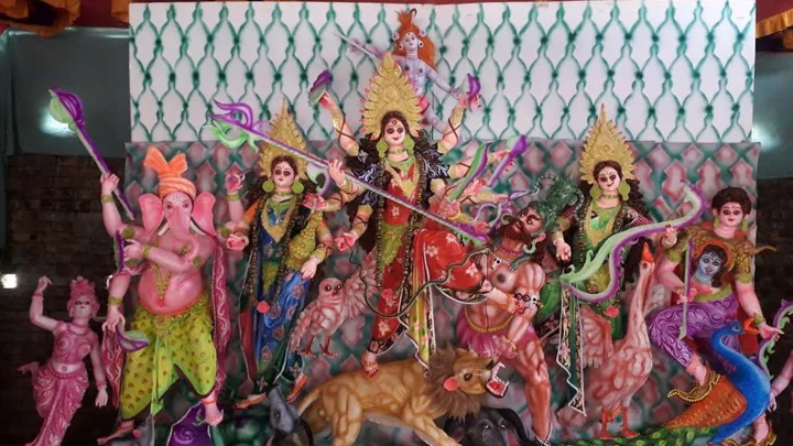 প্রতিমা তৈরি শেষ, উৎসবের রঙে সাজছে কয়রার পূজামণ্ডপ