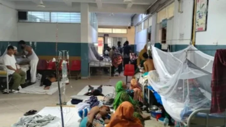 Dengue surge puts Narayanganj hospitals under strain, patients being treated on floors, verandas