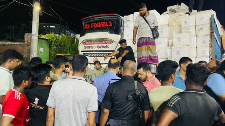 জেলি পুশ করা চিংড়ি নেওয়া হচ্ছিল চট্টগ্রাম, র্যাবের অভিযানে ধরা