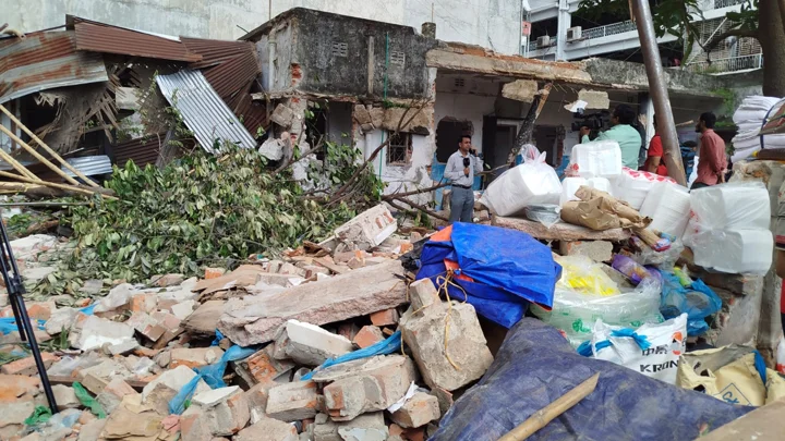 রাড্ডা স্বাস্থ্যসেবা কেন্দ্রটি যেন যুদ্ধবিধ্বস্ত ভবন!