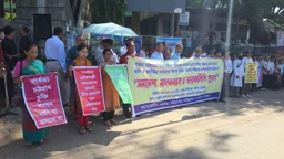 পার্বত্য চুক্তি লঙ্ঘনের অভিযোগে রাঙামাটিতে মানববন্ধন, সরকারকে হুঁশিয়ারি