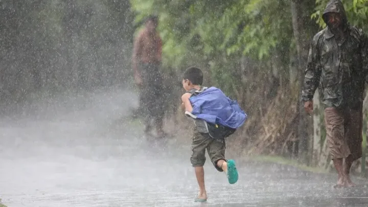 দুপুরের মধ্যে ৫ অঞ্চলে বজ্রবৃষ্টির শঙ্কা