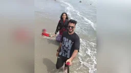 সমুদ্রের ঢেউয়ে শিশুকে রেখে রিল বানাচ্ছিল দম্পতি, ভাইরাল সেই ভিডিও’র ব্যাখ্যা দিল বাবা 
