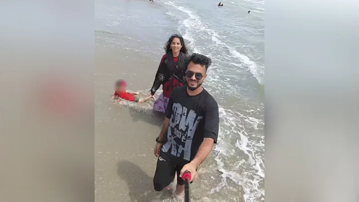 সমুদ্রের ঢেউয়ে শিশুকে রেখে রিল বানাচ্ছিল দম্পতি, ভাইরাল সেই ভিডিও’র ব্যাখ্যা দিল বাবা