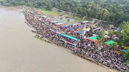 রাজবাড়ীতে নৌকাবাইচ ঘিরে সংঘর্ষে আহত ১৫, ডুবে গেল প্রতিযোগিতার নৌকা