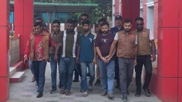 ট্রাকের চালকের আসনে ৩০ হাজার ইয়াবা, তিন মাদক কারবারি গ্রেপ্তার