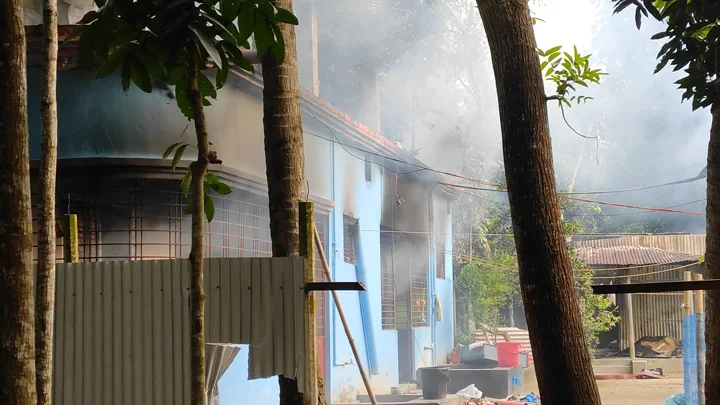 রাজবাড়ীতে কলেজছাত্র রোহান হত্যা, ৩ আসামি গ্রেপ্তারের পর বসতবাড়িতে আগুন