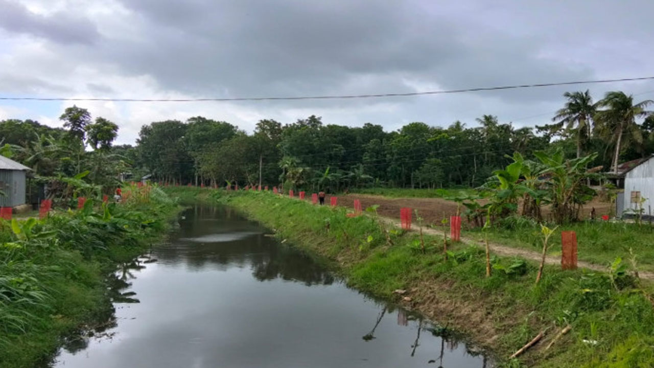 খাল খনন শেষে সরকারি কোষাগারে ফেরত গেল ১৭ লাখ টাকা
