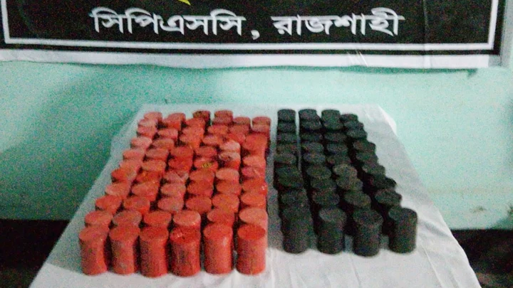রাজশাহীতে পরিত্যক্ত বস্তায় মিলল ১০৩ তাজা ককটেল