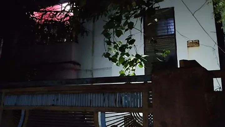 ফ্ল্যাটের দরজায় তালা, মেঝেতে পড়ে ছিল বৃদ্ধার মরদেহ