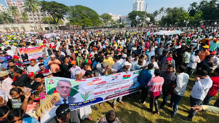 রাজশাহীর পথে প্রধানমন্ত্রী, জনসভাস্থল ঘিরে নেতাকর্মীদের ঢল