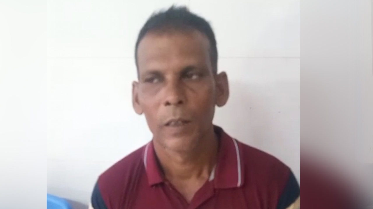 কামড় খেয়ে সাপ নিয়েই হাসপাতালে গেলেন কৃষক