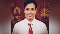 প্রধানমন্ত্রীকে জড়িয়ে ধরতে চাওয়া রাজশাহীর বিভাগীয় কমিশনারকে বদলি