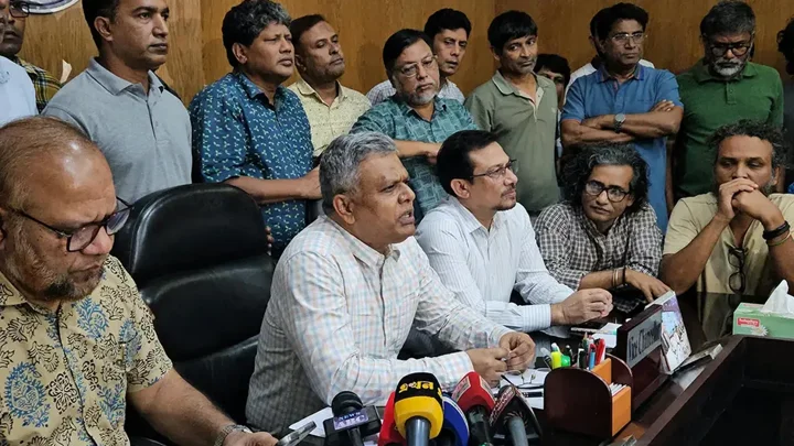 সাংবাদিকদের দাবির মুখে রাবির হল প্রাধ্যক্ষকে অব্যাহতি