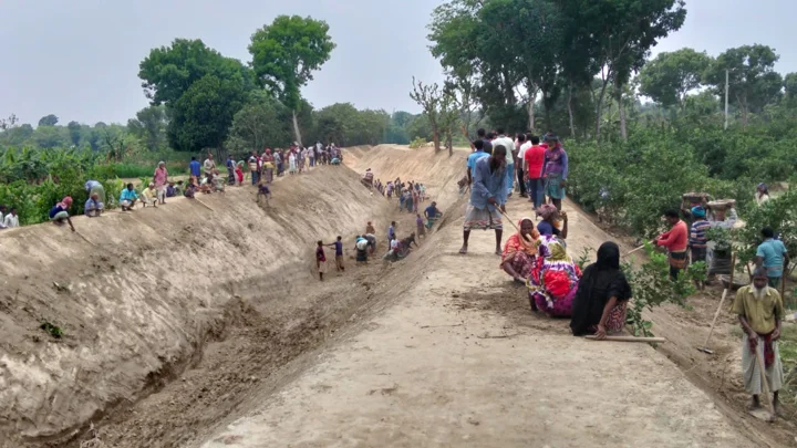 চারঘাটে খাল খননে উদ্বৃত্ত ২৫ লাখ টাকা ফেরত