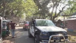 সাজেকে সড়ক অবরোধ স্থগিত, ফিরতে শুরু করেছে পর্যটক
