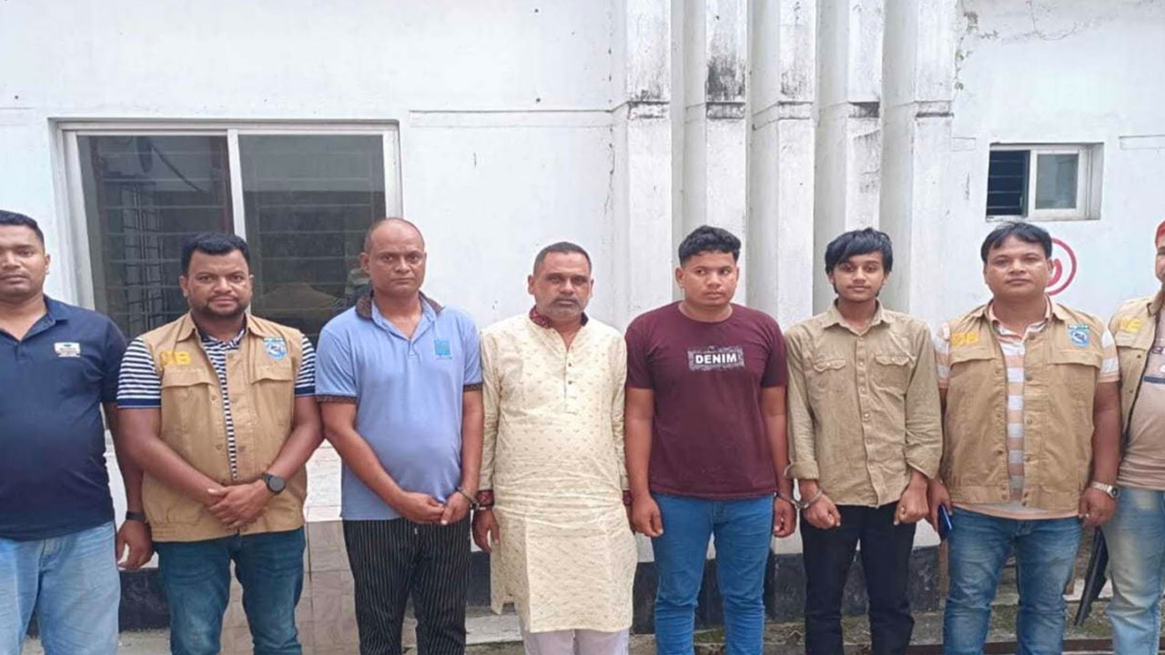 জাল প্রবেশপত্রসহ দালালচক্রের ৪ সদস্য গ্রেপ্তার