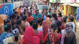 রংপুরে চাঁদা তোলার নিয়ন্ত্রণ নিয়ে হিজড়াদের দুপক্ষের উত্তেজনা, বিক্ষোভ