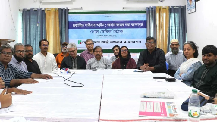 প্রস্তাবিত সাইবার নিরাপত্তা আইনে সরকার হাসিনার পথেই হাঁটছে: হাসনাত কাইয়ূম