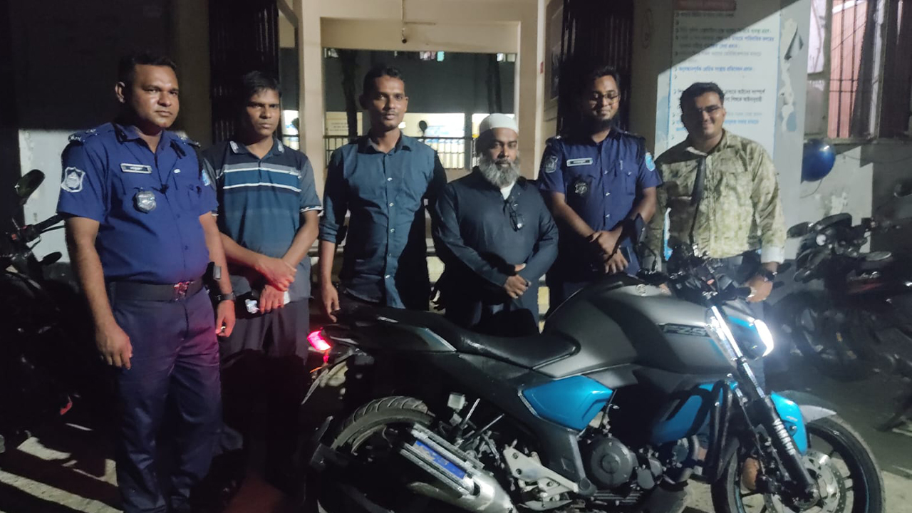 বরিশাল থেকে চুরি যাওয়া মোটরসাইকেল টুঙ্গিপাড়ায় উদ্ধার