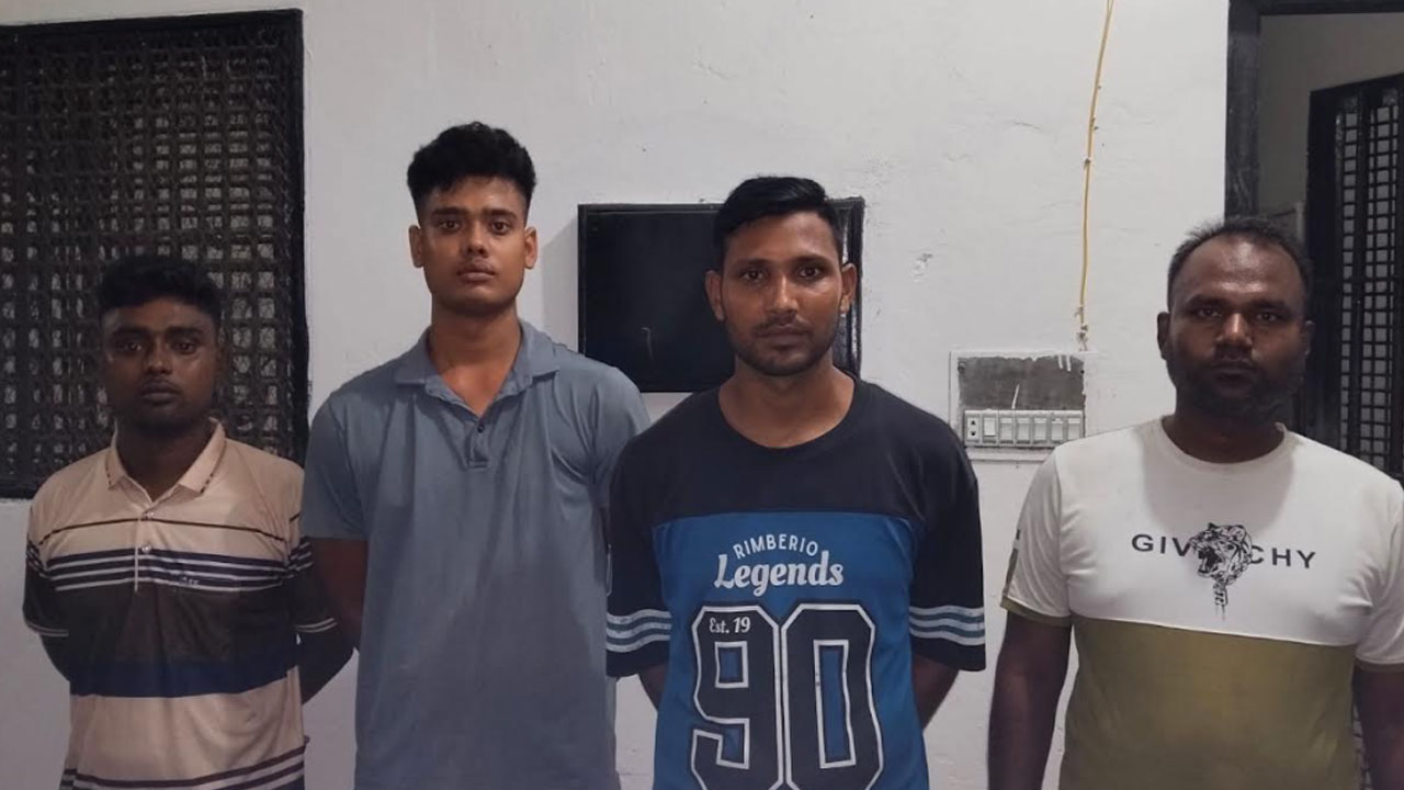 ক্ষেতলালে চোর সন্দেহে যুবককে পিটিয়ে হত্যা, আটক ৪