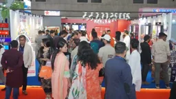 কসমেটিকার দ্বিতীয় দিনে রিমার্কের প্যাভিলিয়নে উপচেপড়া ভিড়